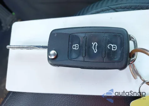 2012 Volkswagen Beetle 2.5L из США, поврежденный, VIN 3VWJP7ATXCM605871